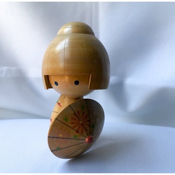 Japanese Kokeshi Doll Girl Holding Parasol Umbrella 5 7/8 “ Red Signature Maker - Picture 2 of 6